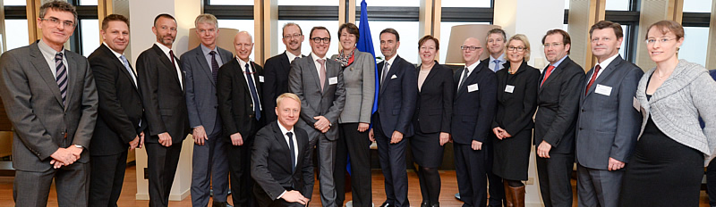 Members of the SESAR Deployment Alliance with Transport Commissioner Violeta Bulc (centre) and Margus Rahuoja EC Director of Aviation (front).